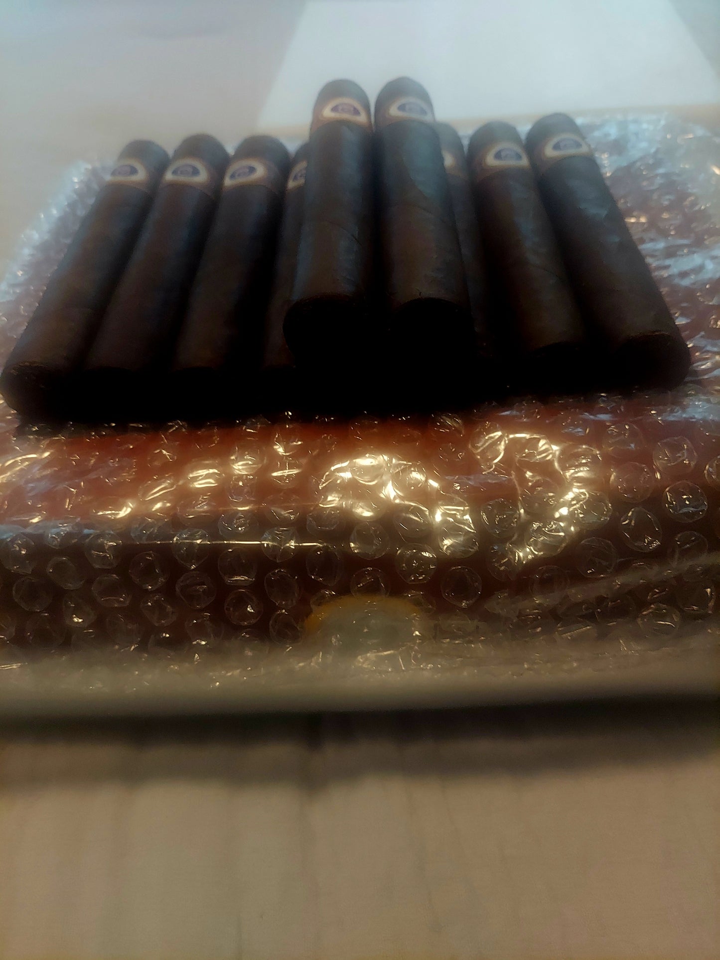 10 Maduro blend Cigars with Humidor