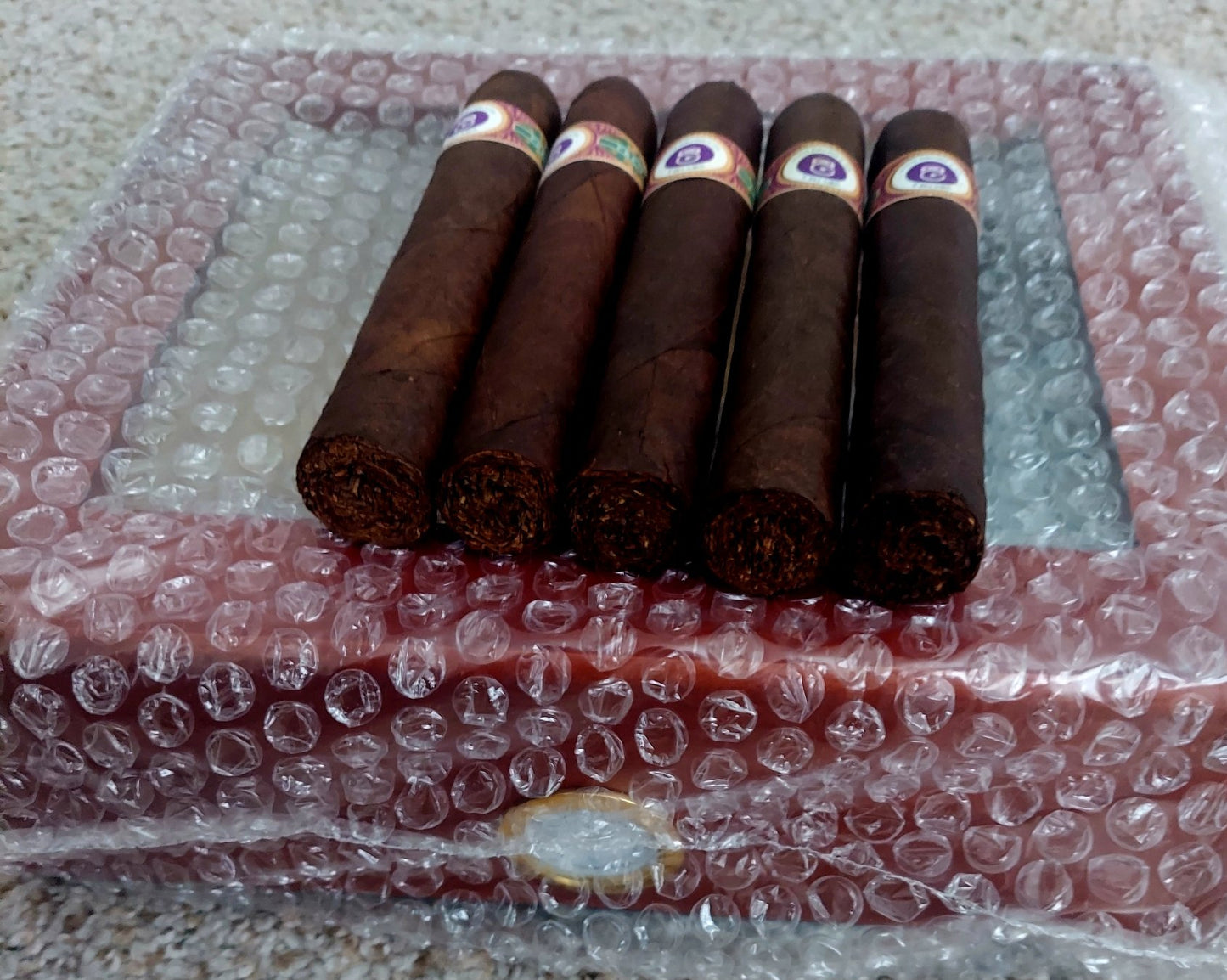 5 Premium Maduro Cigars + Humidor