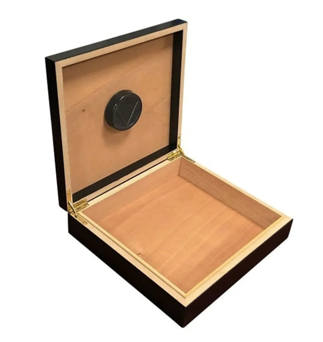 4 color Fedora with 10 Maduro or 10 Habano blend cigars